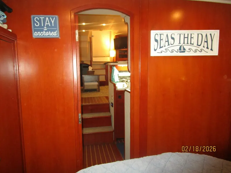 Slide: The Image of 43' Mainship guest stateroom aft - 5961207