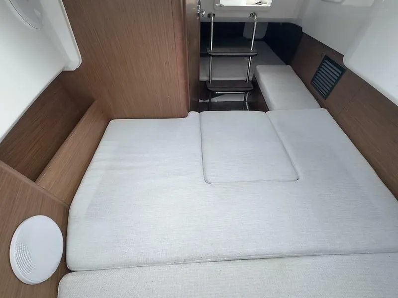 Slide: The Image of 0005586839 - 5962033