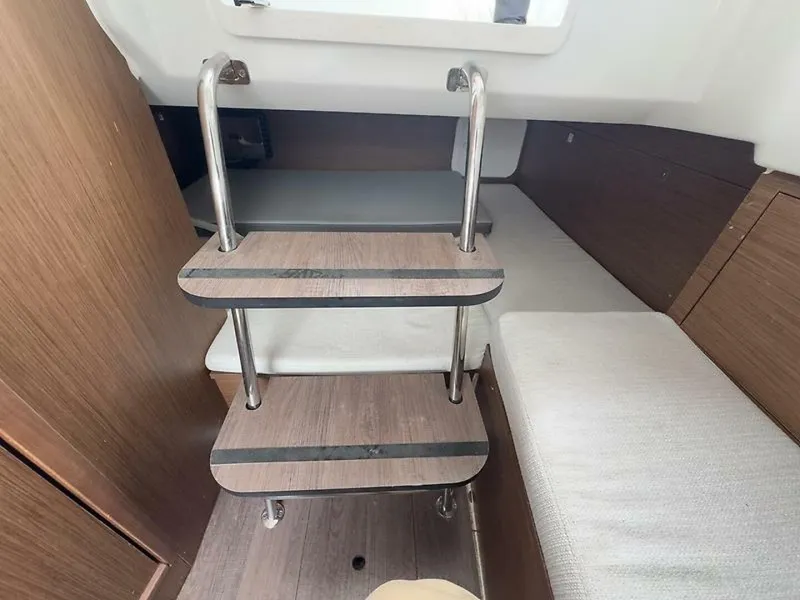 Slide: The Image of 0005586844 - 5962037