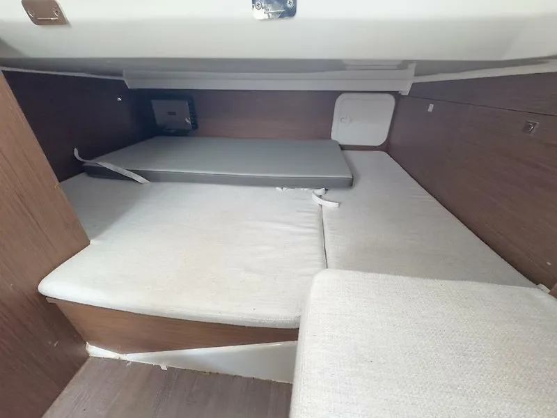 Slide: The Image of 0005586832 - 5962038