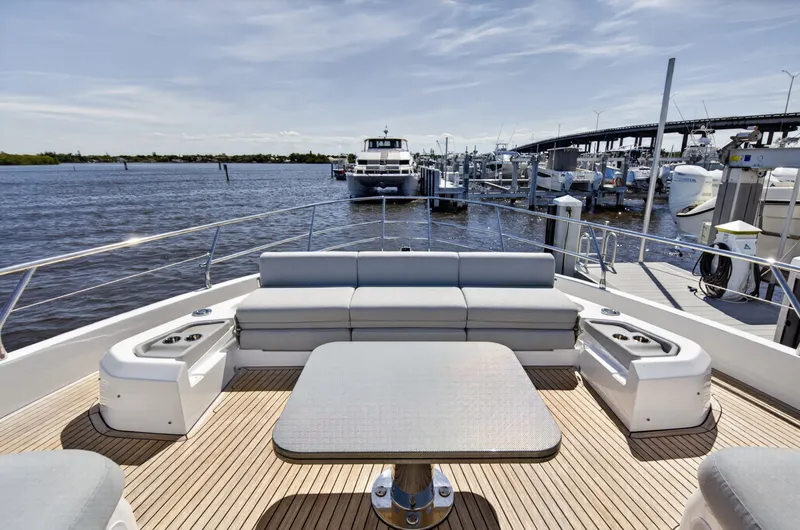 Slide: The Image of Azimut S7 2026 - 7227132