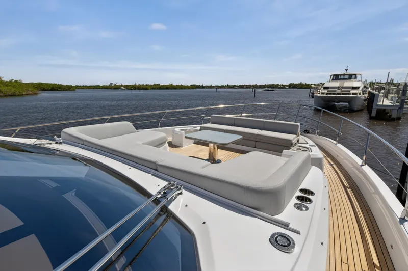 Slide: The Image of Azimut S7 2026 - 7227126