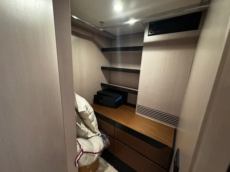 Slide: The Image of Azimut S7 2026 - 6084684