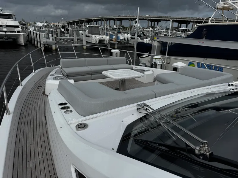 Slide: The Image of Azimut S7 2026 - 6084701