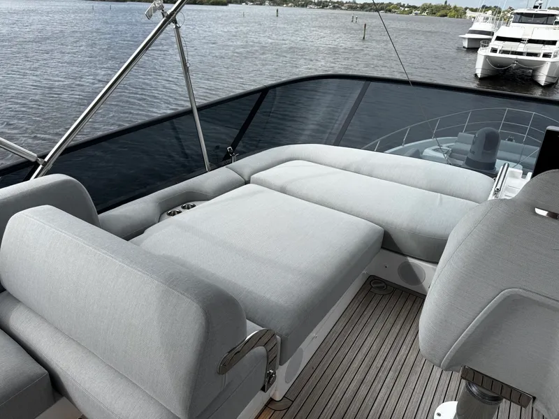 Slide: The Image of Azimut S7 2026 - 6084710
