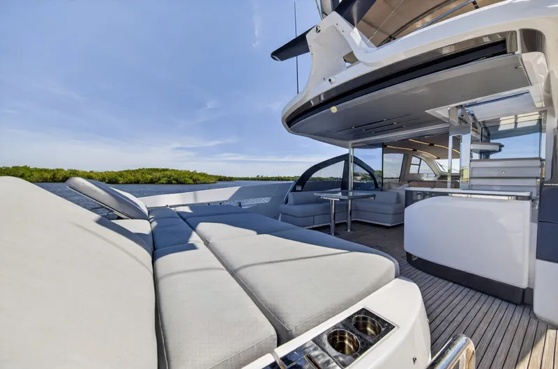 Slide: The Image of Azimut S7 2026 - 7227115
