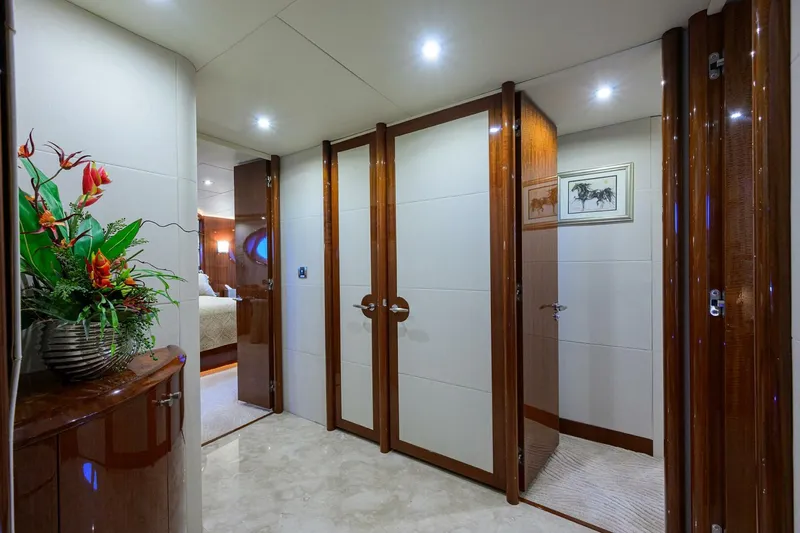 Slide: The Image of Lazzara 80 WILLYN - Lower Foyer 2007 Lazzara 80 Flybridge Motoryacht WILLYN - 5962854