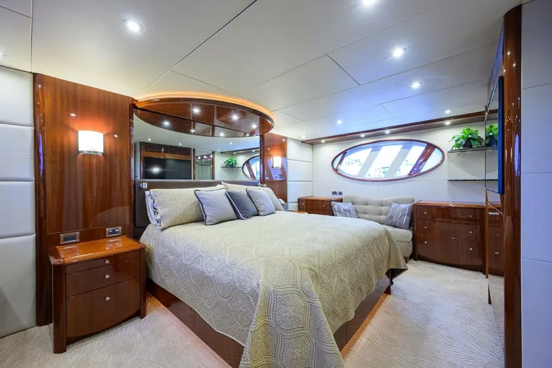 Slide: The Image of Lazzara 80 WILLYN - Master Stateroom 2007 Lazzara 80 Flybridge Motoryacht WILLYN - 5962855