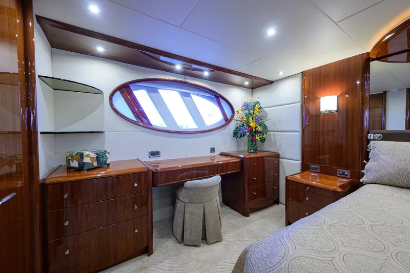 Slide: The Image of Lazzara 80 WILLYN - Master Stateroom 2007 Lazzara 80 Flybridge Motoryacht WILLYN - 5962857