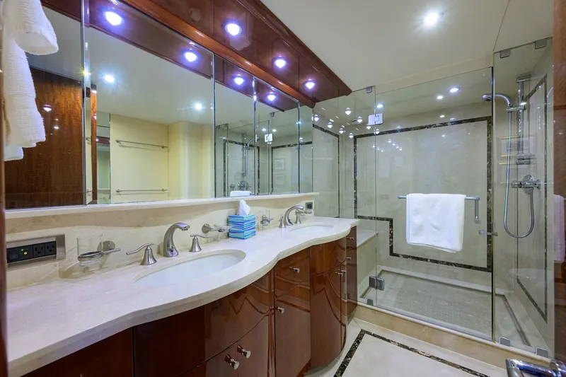 Slide: The Image of Lazzara 80 WILLYN - Master Head 2007 Lazzara 80 Flybridge Motoryacht WILLYN - 5962859