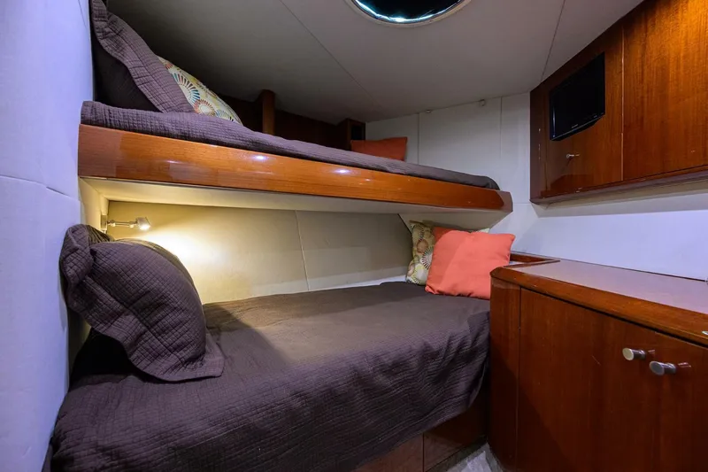 Slide: The Image of Lazzara 80 WILLYN - Forward Guest Stateroom 2007 Lazzara 80 Flybridge Motoryacht WILLYN - 5962872