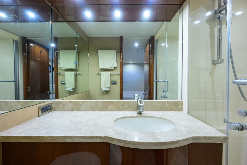 Slide: The Image of Lazzara 80 WILLYN - Starboard Guest Head 2007 Lazzara 80 Flybridge Motoryacht WILLYN - 5962883