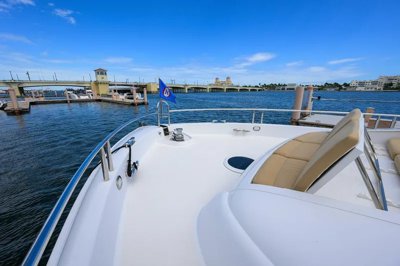 Slide: The Image of Lazzara 80 WILLYN - Bow 2007 Lazzara 80 Flybridge Motoryacht WILLYN - 5964994