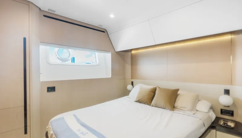 Slide: The Image of Azimut 78 FLY 2025 - 5963050