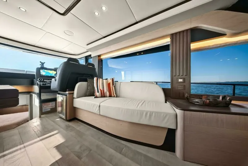 Slide: The Image of 2025 Absolute Navetta 53 -Salon - 6216166