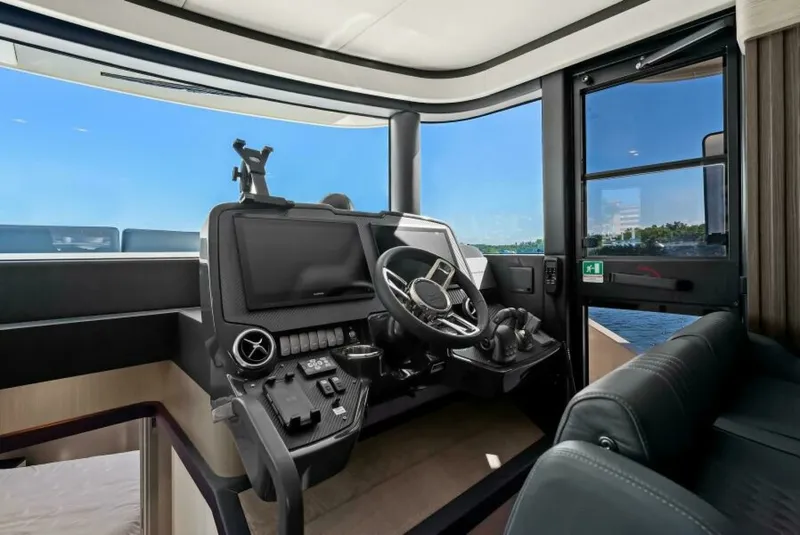 Slide: The Image of 2025 Absolute Navetta 53 - Helm - 6216162