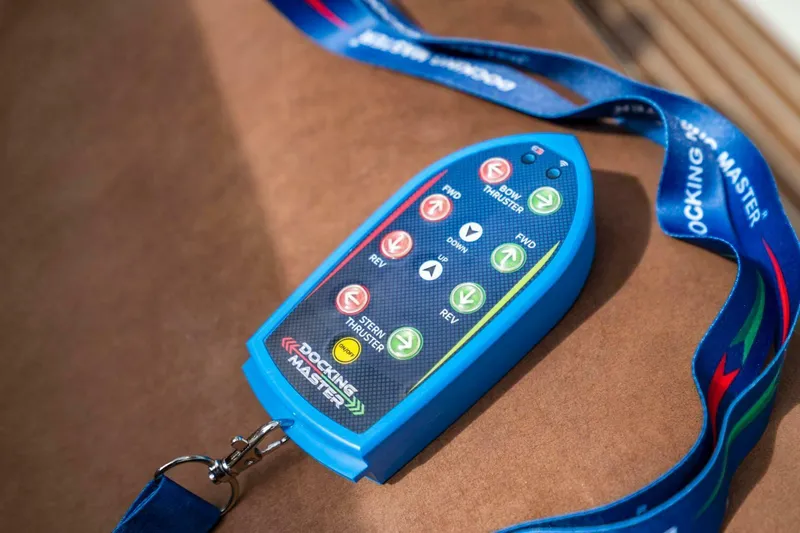 Slide: The Image of Azimut 68S 2007 - 5964187