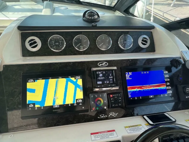 Slide: The Image of Sea Ray 410 Sundancer 2014 - 5964476