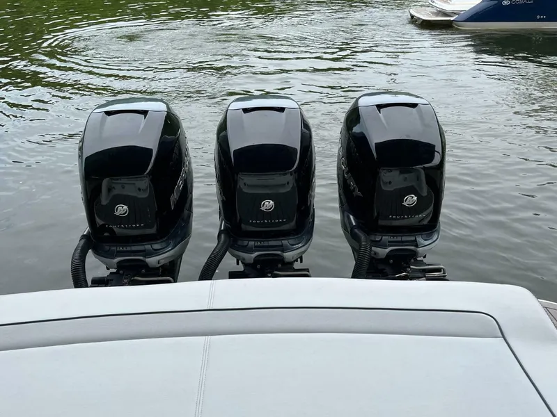 Slide: The Image of Formula 350 Crossover Bowrider 2020 - 5964573