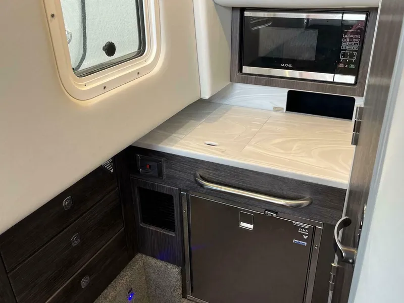 Slide: The Image of Formula 350 Crossover Bowrider 2020 - 5964578