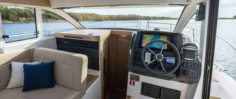 Slide: The Image of Nimbus 365 Coupe Helm 2026 Nimbus 365 Coupe - 5964988