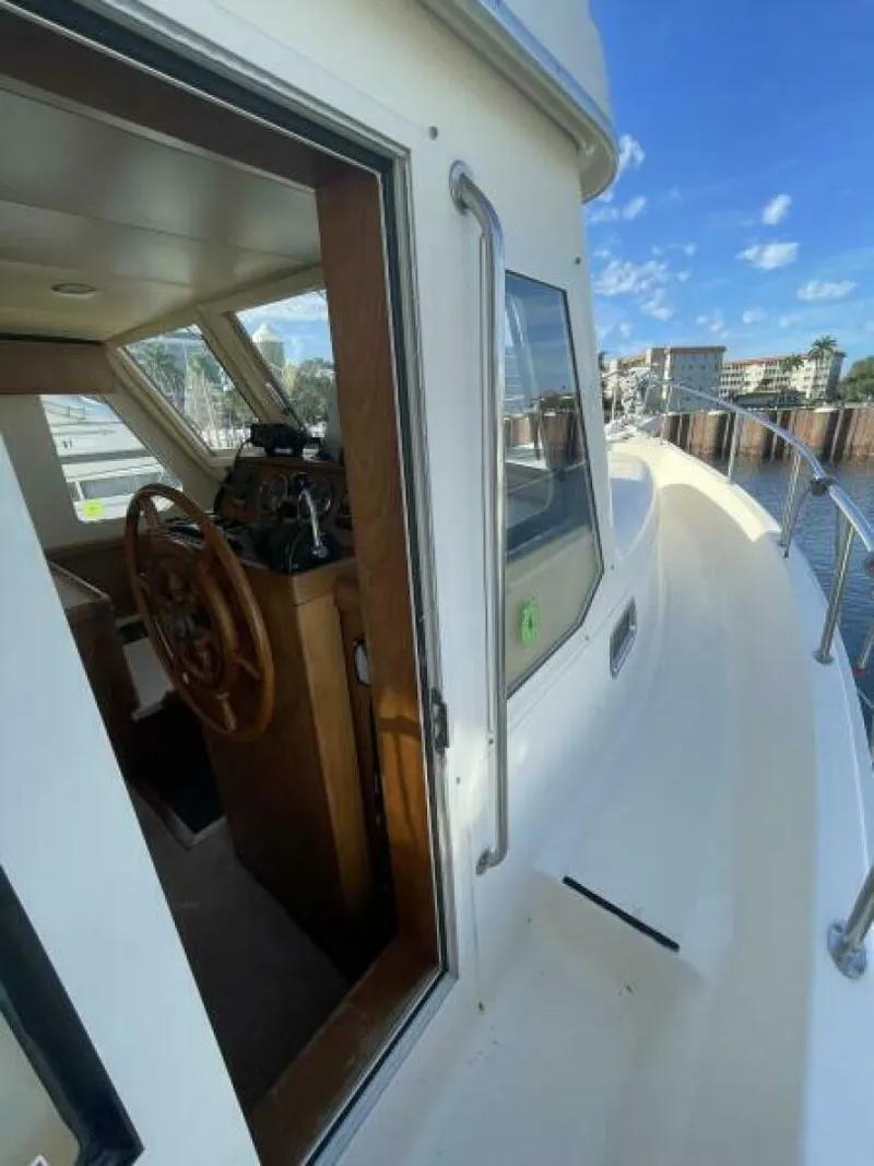 Slide: The Image of Mainship 34 2005 - 5983630