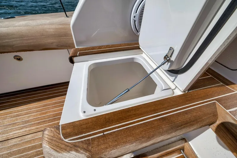 Slide: The Image of 2011 Viking 76 Enclosed Bridge- TEUSEAS- Cockpit - 5966551