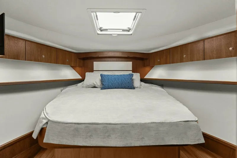 Slide: The Image of 2013 Tiara Yachts 3900 Convertible - 5965933