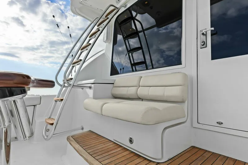 Slide: The Image of 2013 Tiara Yachts 3900 Convertible - 5965910
