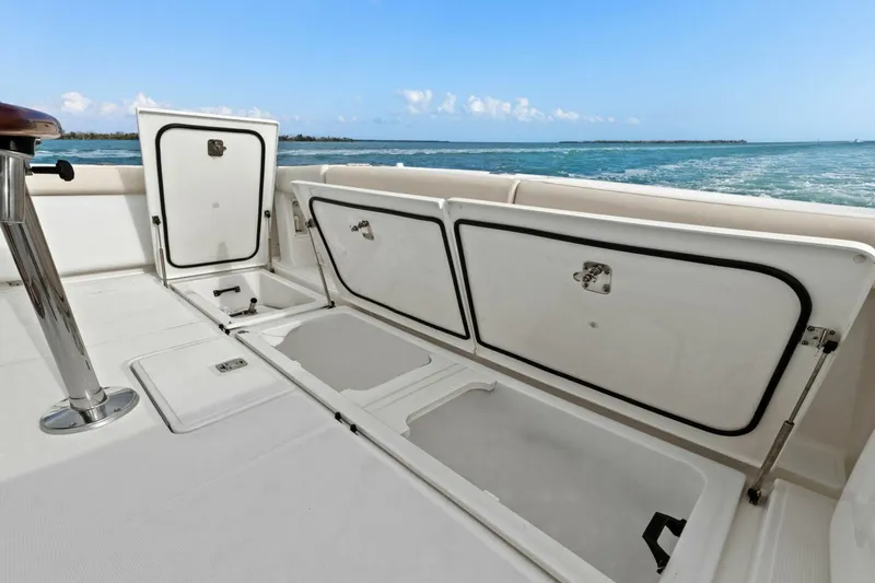 Slide: The Image of 2013 Tiara Yachts 3900 Convertible - 5965916