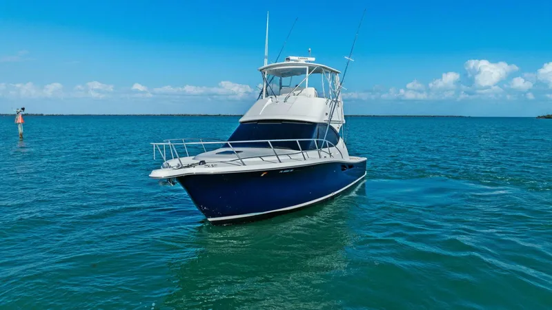 Slide: The Image of 2013 Tiara Yachts 3900 Convertible - Profile  - 5965885