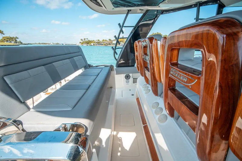 Slide: The Image of Boston Whaler 420 Outrage 2023 - 5965440