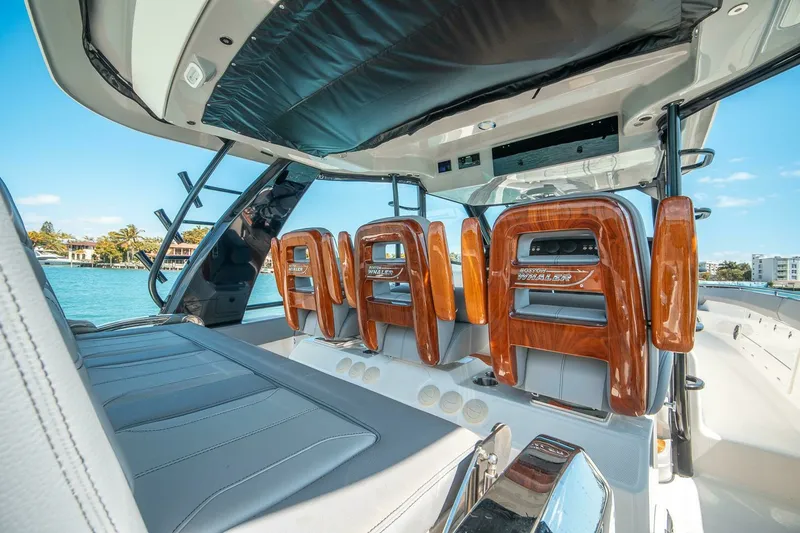 Slide: The Image of Boston Whaler 420 Outrage 2023 - 7679519