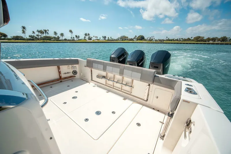Slide: The Image of Boston Whaler 420 Outrage 2023 - 7679512
