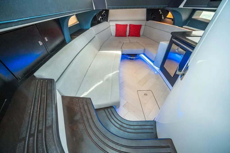 Slide: The Image of Boston Whaler 420 Outrage 2023 - 5965451