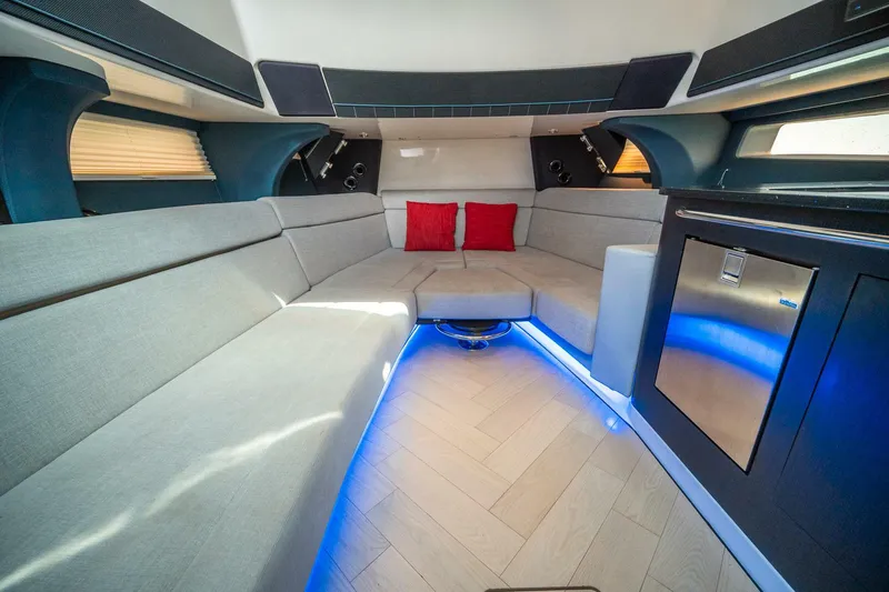 Slide: The Image of Boston Whaler 420 Outrage 2023 - 5965452