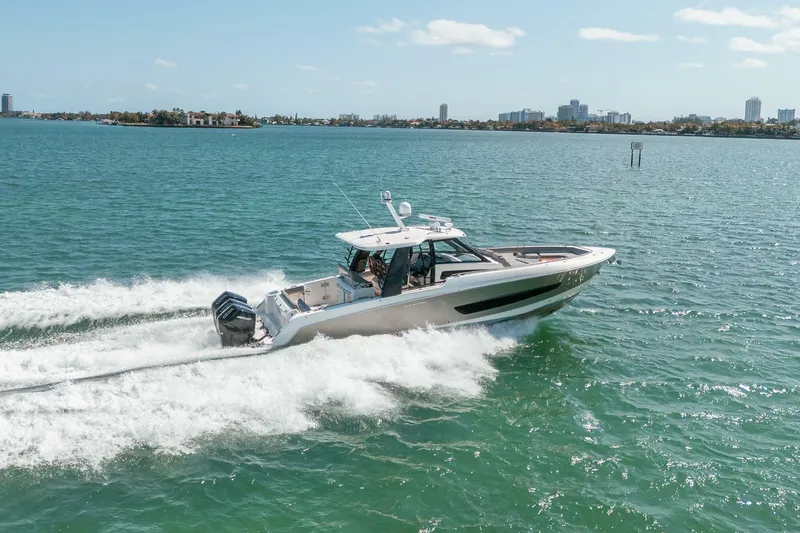 Slide: The Image of Boston Whaler 420 Outrage 2023 - 5965427