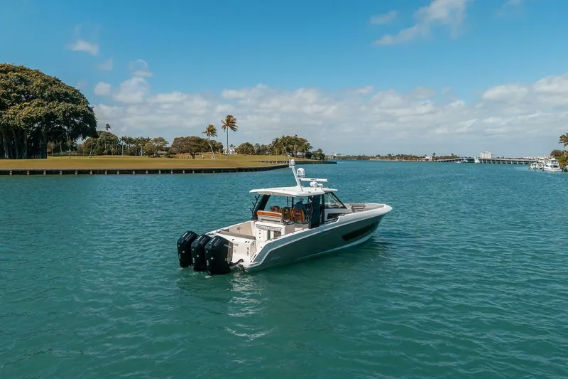 Slide: The Image of Boston Whaler 420 Outrage 2023 - 7679537