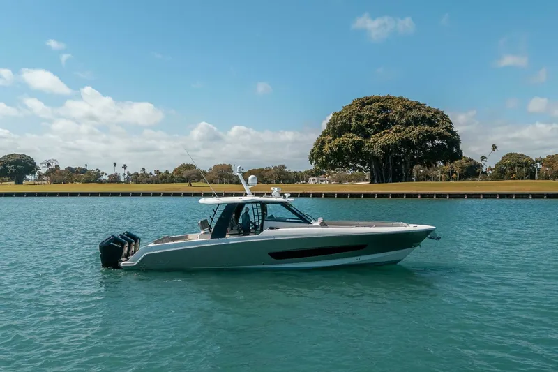 The Image of Boston Whaler 420 Outrage 2023 - 7679506