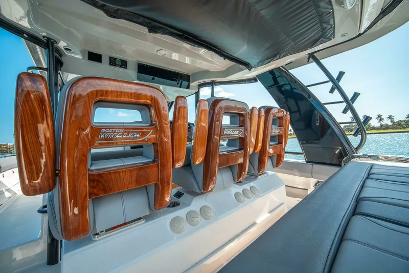 Slide: The Image of Boston Whaler 420 Outrage 2023 - 7679517