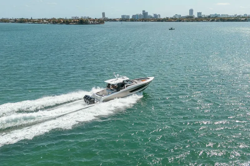 Slide: The Image of Boston Whaler 420 Outrage 2023 - 7679539