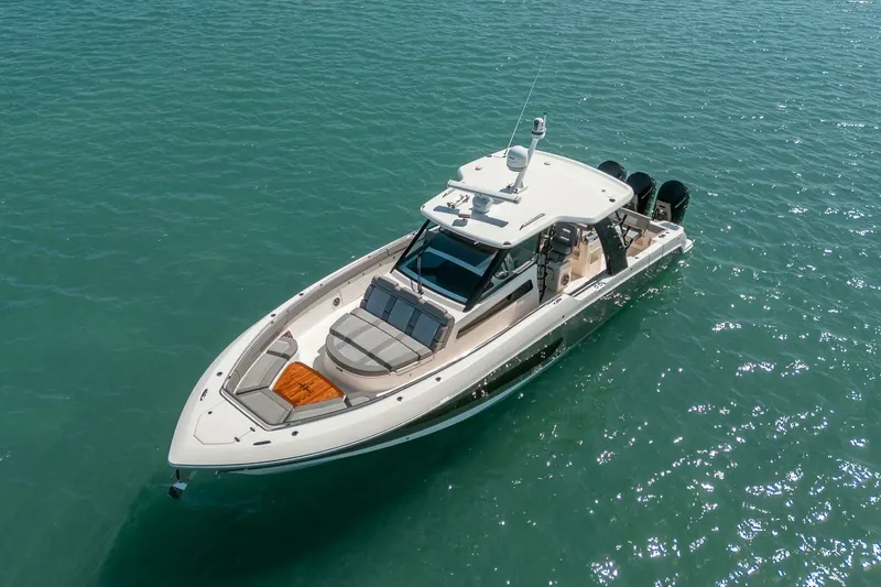 Slide: The Image of Boston Whaler 420 Outrage 2023 - 7679507