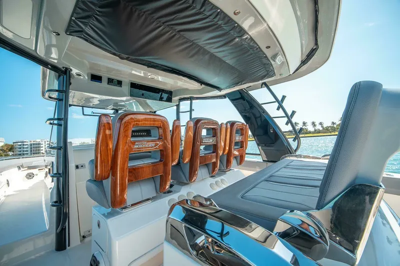 Slide: The Image of Boston Whaler 420 Outrage 2023 - 7679510