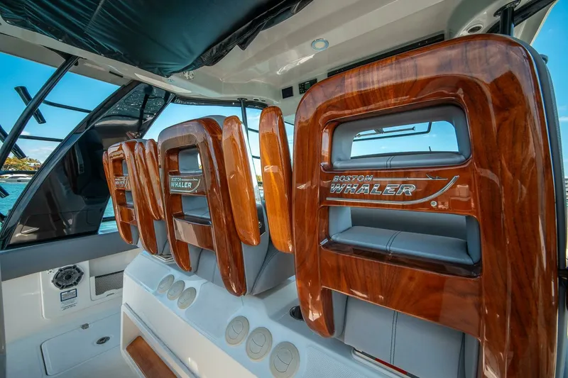 Slide: The Image of Boston Whaler 420 Outrage 2023 - 7679518