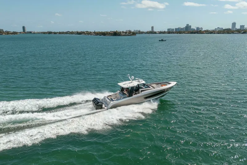 Slide: The Image of Boston Whaler 420 Outrage 2023 - 7679540