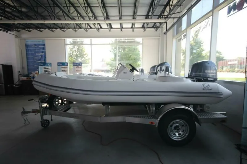 Slide: The Image of Zodiac Yachtline 440 DL NEO 2026 - 5965022