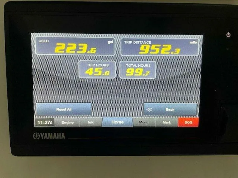 Slide: The Image of Everglades 243 Center Console 2020 - 5965067