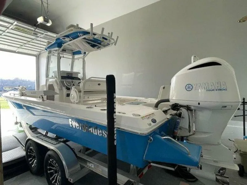 Slide: The Image of Everglades 243 Center Console 2020 - 5965073