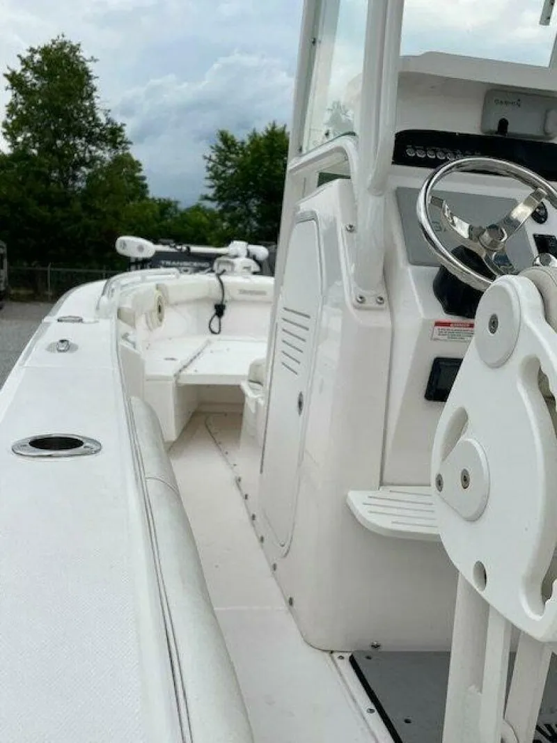 Slide: The Image of Everglades 243 Center Console 2020 - 5965071