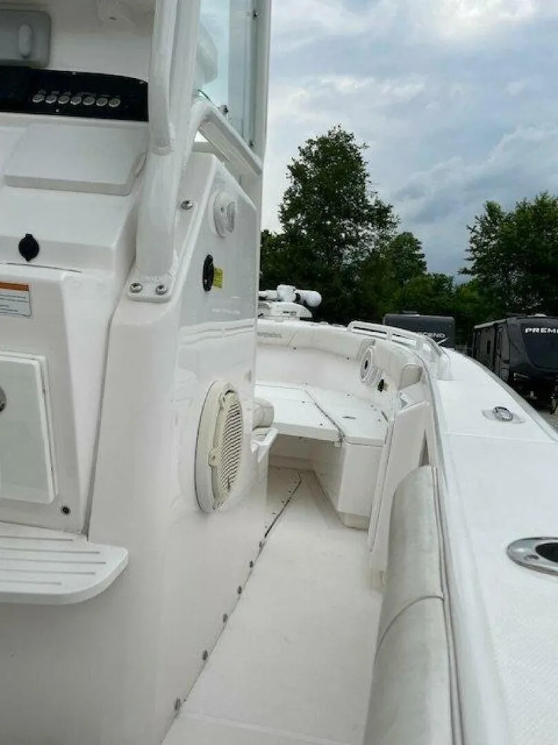 Slide: The Image of Everglades 243 Center Console 2020 - 5965074